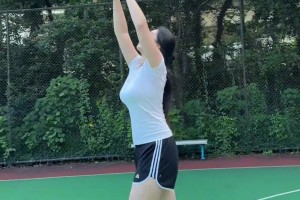 申请单打‍，谁不想和珠圆玉润的野球肘姐来场单挑！